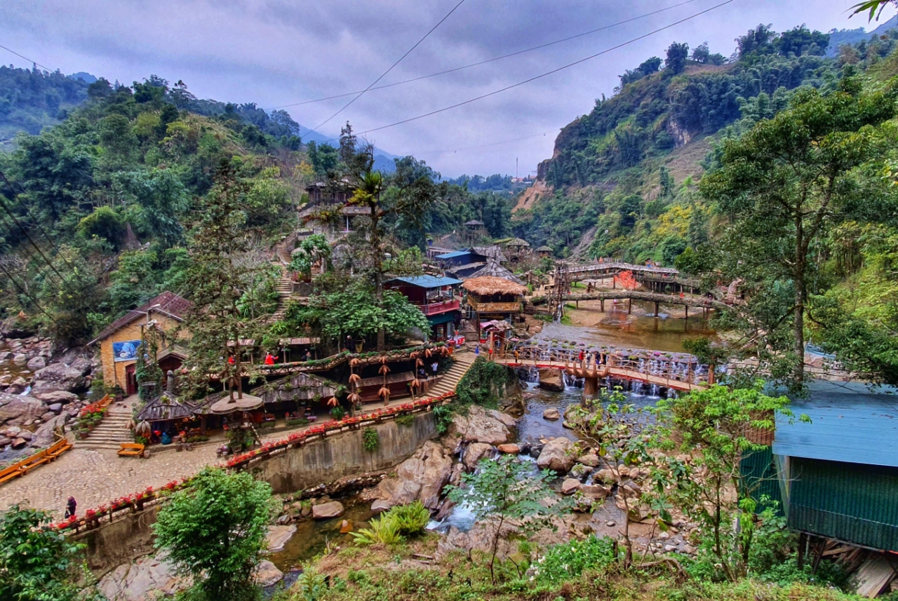 3N2D Tour | Experience SAPA - Conquer FANSIPAN Peak - Explore Cat Cat Village - Check in at Moana I Departure from Ha Noi